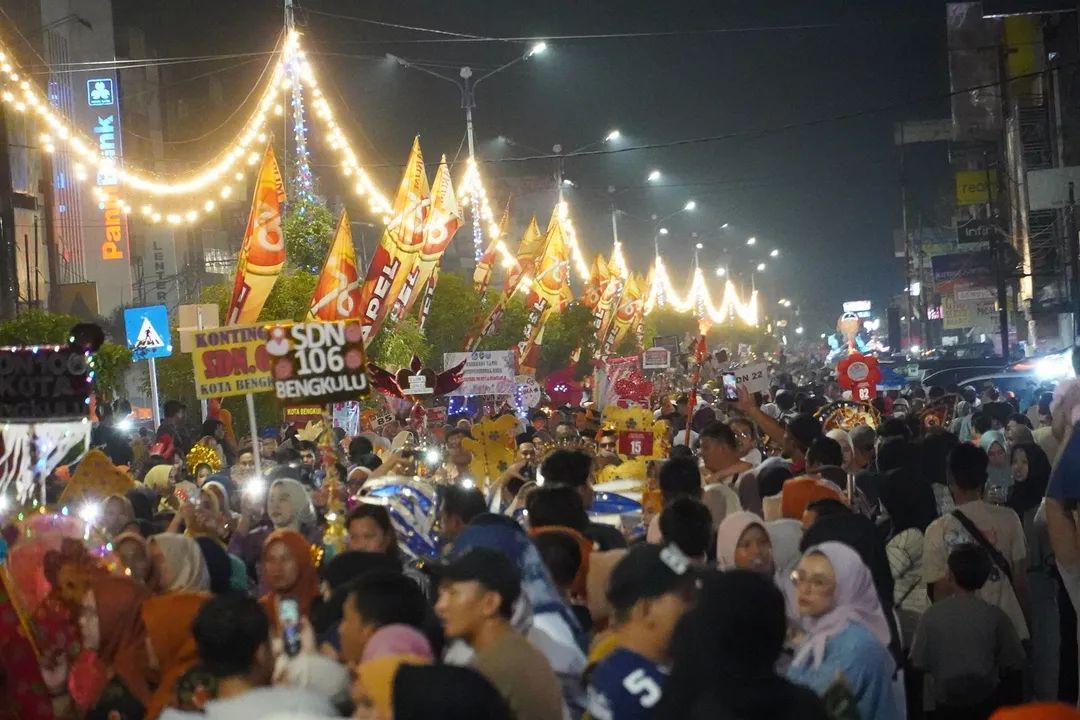 Sukses, Pesona Malam Karnaval Batik Internasional di Kota Bengkulu