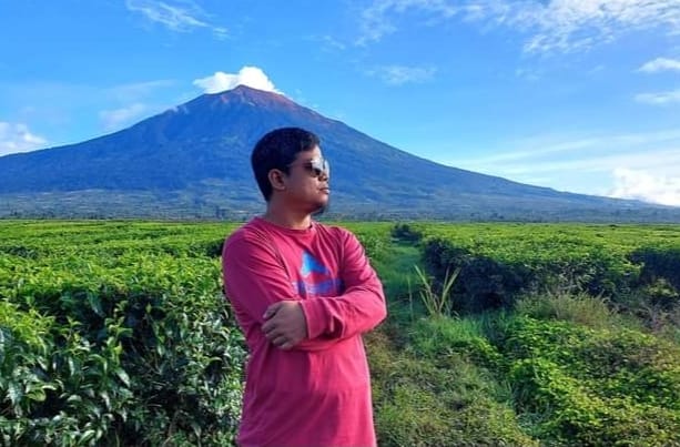 Meski Punya Puncak Carstensz, Gunung Berapi Tertinggi di Indonesia Bukan di Papua, Tapi di Pulau Ini 