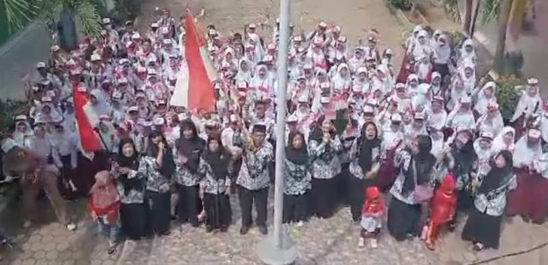Bawa Bendera dan Nasi, Barisan Pelajar Seluma yang Menyambut  Presiden Jokowi Dibubarkan