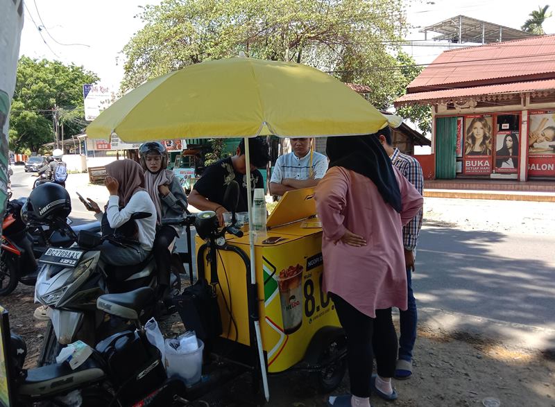 Laris Manis, Ngopi Dimana Aja Dengan HELOO Coffee