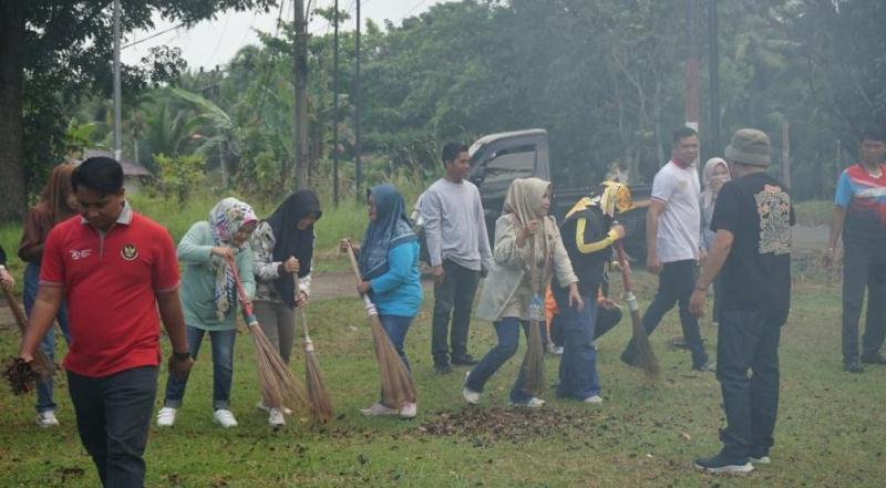 Dinas PUPR Kota Bengkulu Gotong-Royong Bersihkan Kantor