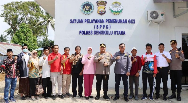  Kapolres Lakukan Uji Coba Masak  dan  Doa Bersama di SPPG  Bengkulu Utara