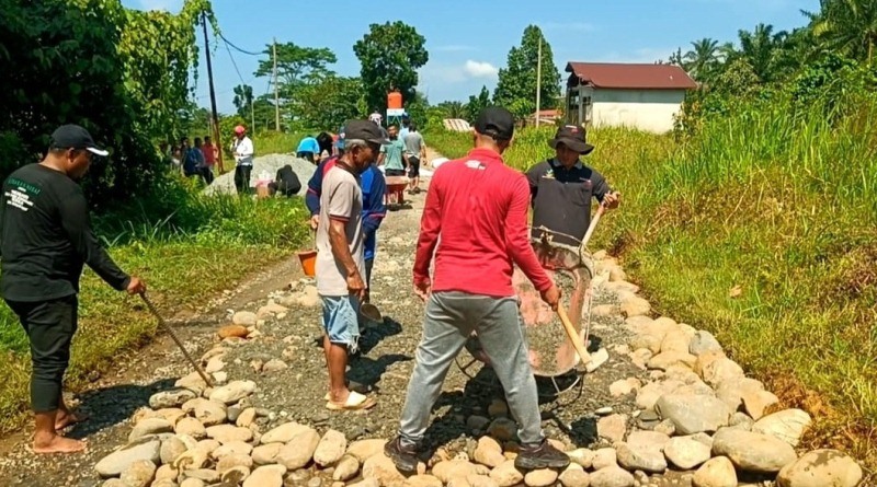 Petugas Pendampingan  PKH, TKSK dan Rehabilitasi Sosial Seluma Rehab Jalan