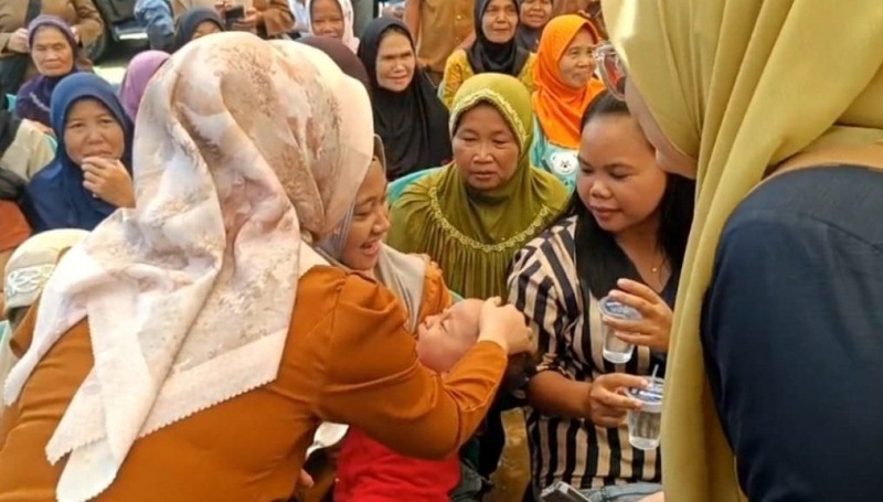 Dinas Kesehatan Seluma  Berikan Obat Cacing Secara Massal