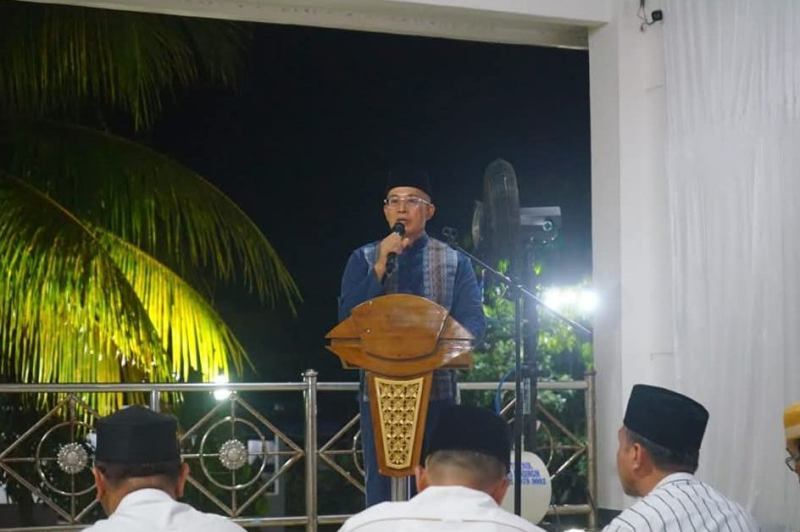 Bupati Bengkulu Selatan  Tarawih Bersama di Pendopo Rumah Dinas