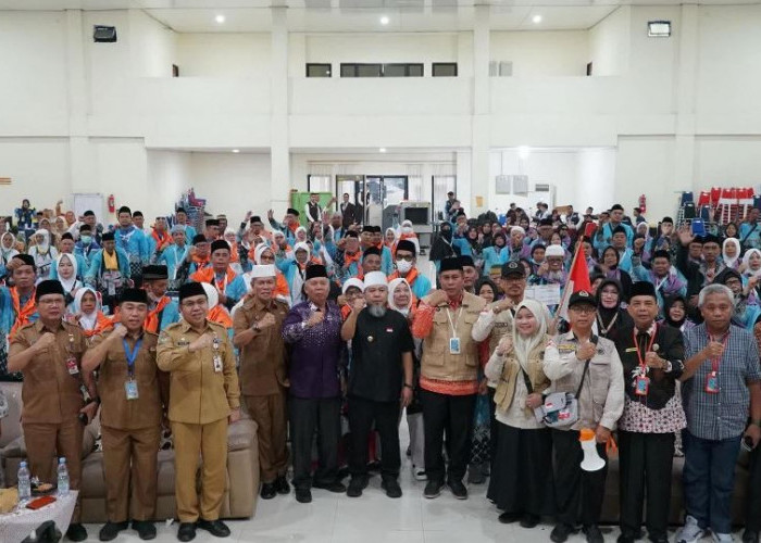 Lepas Kloter Terakhir Jamaah Calon Haji Bengkulu, Gubernur Helmi Hasan Titip Doa untuk Daerah