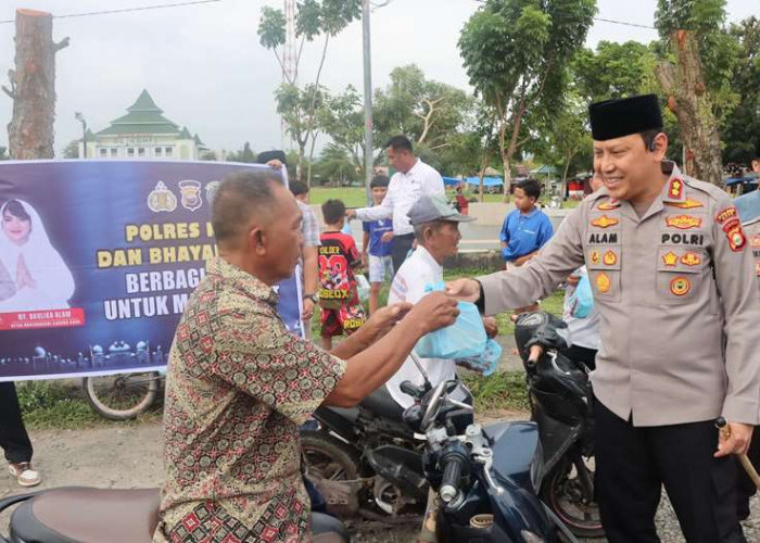 Wujud Kepedulian di Bulan Ramadan,  Polres Kaur dan Bhayangkari Berbagi Takjil, 