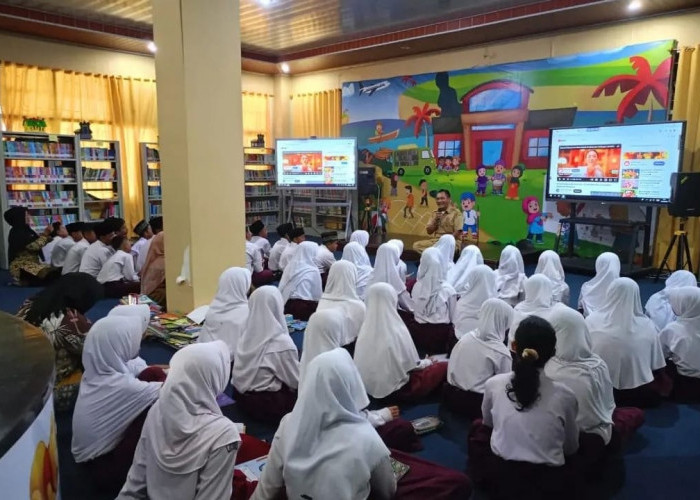 Perpustakaan Provinsi Bengkulu Sediakan TV Layar Besar Sebagai Media Pembelajaran untuk Pengunjung