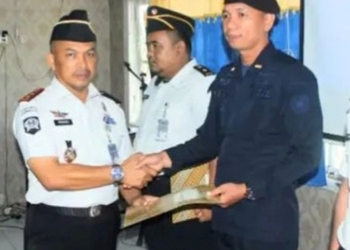 Rutan Kelas II B Manna Berikan Penghargaan Kepada Pegawai Terbaik