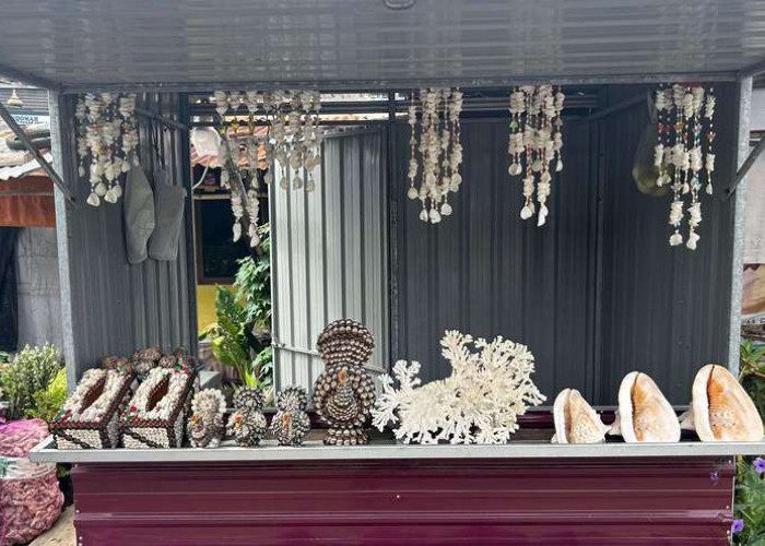 Kerajinan Susilowati:  Limbah Laut Menjadi Cinderamata Bernilai Jual Tinggi