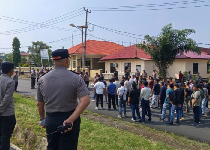 Polres Kaur Gelar Simulasi Pengamanan Demo, Personel Disiapkan Hadapi Berbagai Situasi