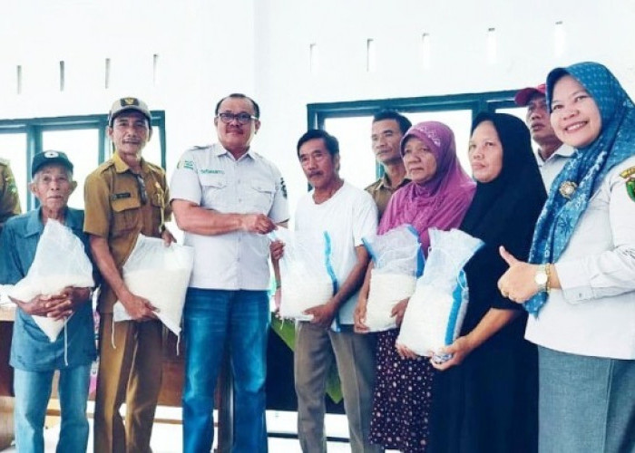 Pemda Bengkulu Selatan Salurkan 1.200 Paket Bantuan  Untuk Petani Korban Bencana Alam 