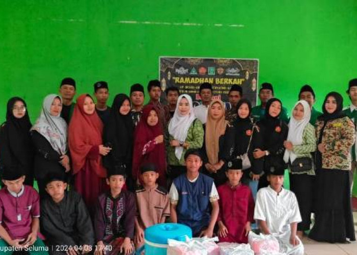 GP Ansor- Fatayat Bagikan Ratusan Takjil di Kabupaten Seluma
