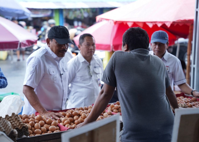 Pastikan Harga Tetap Bersahabat Jelang Nataru, Wagub Mian Turun Langsung ke Pasar Panorama