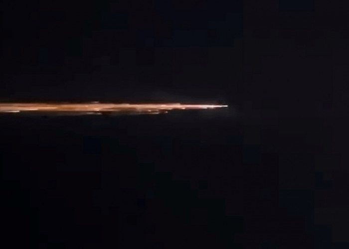 Bikin Heboh, Fenomena Meteorit Melintas Hiasi Langit Bengkulu Malam Tadi