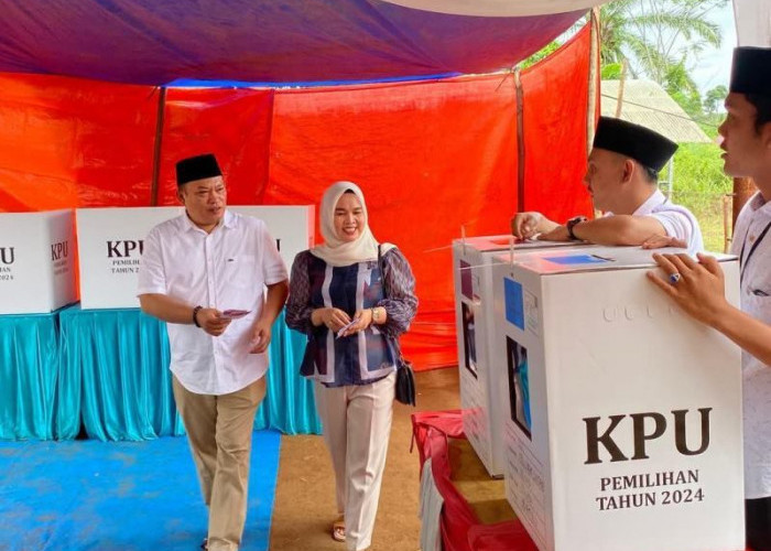 Calon Bupati Erwin dan Istri Nyoblos di Lubuk Lintang, Teddy dan Istri Nyoblos di Jakarta Timur