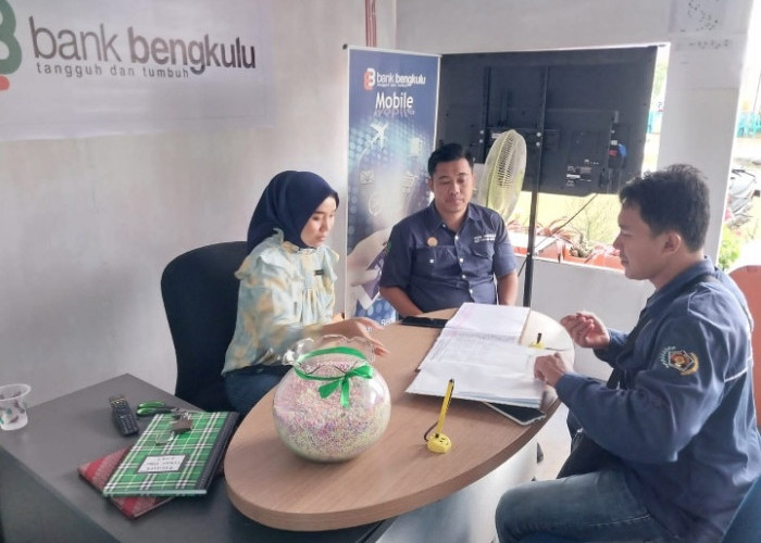 Banyak Penukar, Uang Rupiah   Emisi Baru Laris di Stand Bank Bengkulu