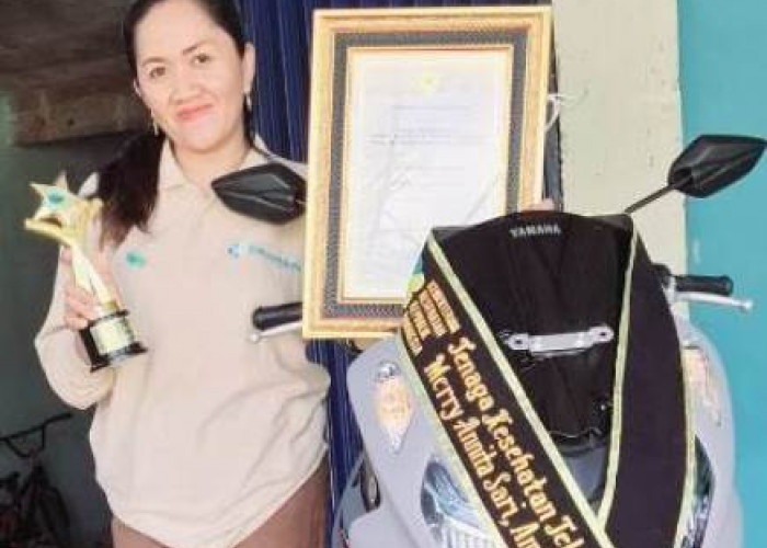   Merry Anita Sari, Bidan Teladan Ini Terima Sepeda Motor dari Kemenkes