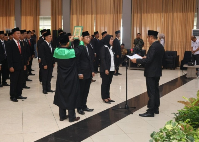 Resmi Bertugas, 55 Anggota Panitia Pemilihan Kecamatan  di Bengkulu Tengah Dilantik