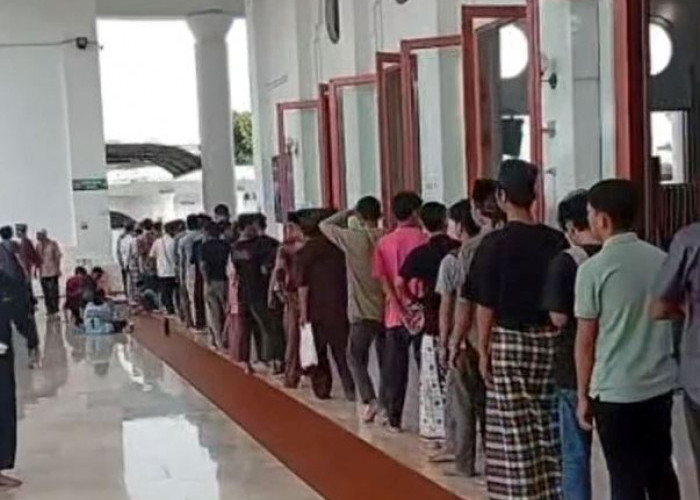  Pemkot Bengkulu Sebarkan  Ribuan Nasi Bungkus di Masjid