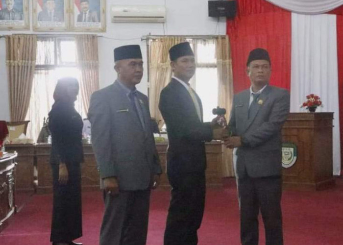 Dihadiri Plt Gubernur Bengkulu, Unsur Pimpinan DPRD Seluma Resmi Dilantik