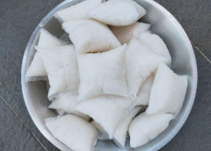 Bentar Lagi Lebaran, Begini Cara Membuat Ketupat Plastik Pulen