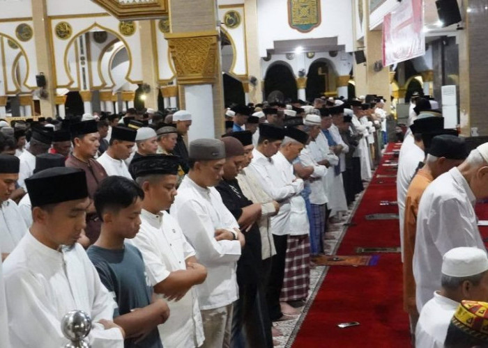 Jamaah Padati Masjid Raya Baitul Izzah, Peringati Malam Nuzulul Quran 