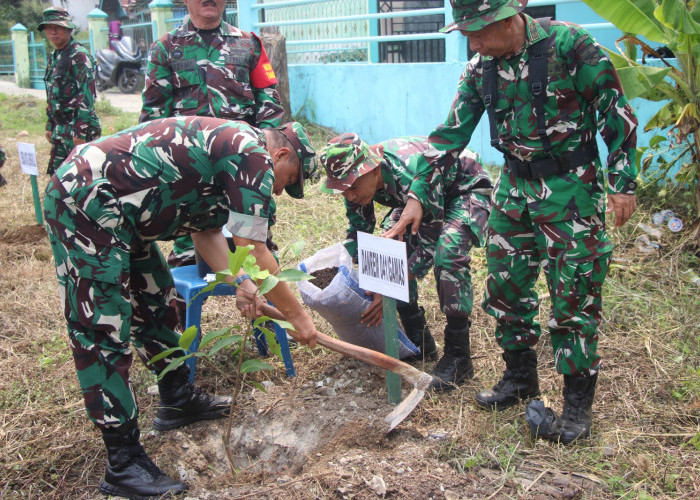 Kasrem 041/Gamas dan Forkopimda Kota Tanam Pohon pada Pembukaan TMMD ke-130 Kodim 0407/Kota Bengkulu