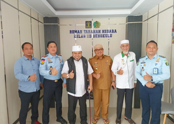 Walikota Helmi Hasan Masuk Rutan Bengkulu