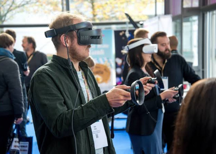 Teknologi dalam Dunia Pendidikan: Bagaimana Virtual Reality Membantu Pembelajaran Jarak Jauh