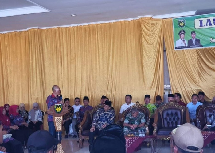 Bupati Bengkulu Selatan Serahkan Nomor Induk Perangkat Desa