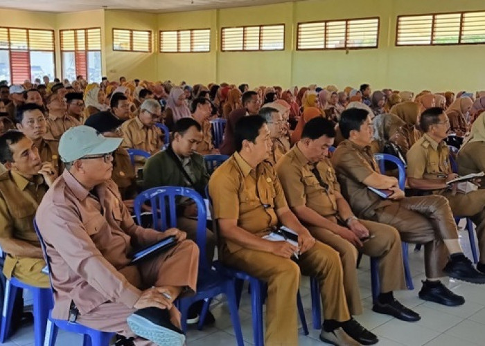 Siswa SD dan SMP Bengkulu Selatan Diberi Jatah  Tiga Stel Pakaian Seragam Sekolah