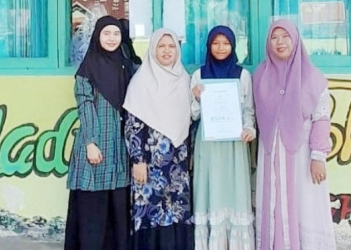 Murid MIN 1 Bengkulu Tengah Raih Medali Perak Bidang Studi Bahasa Inggris Pada Ajang Olimpiade