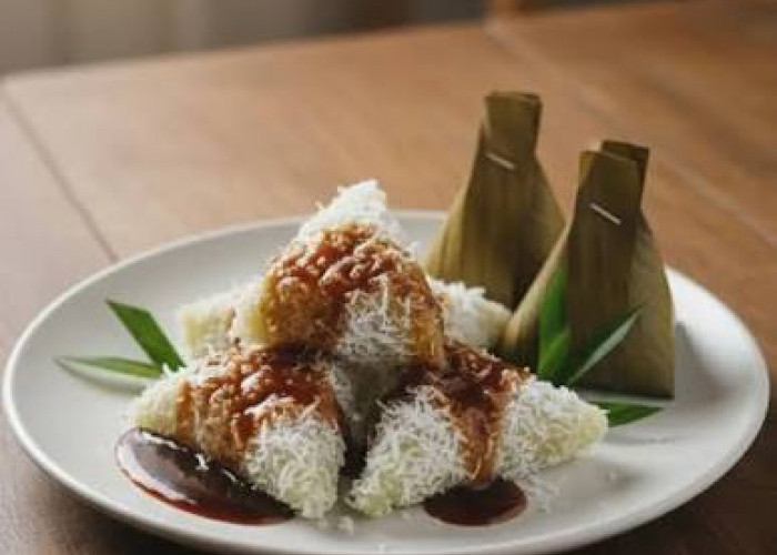 Mengenal Lopih, Si Kenyal Manis Penjaga Tradisi Kuliner Minang