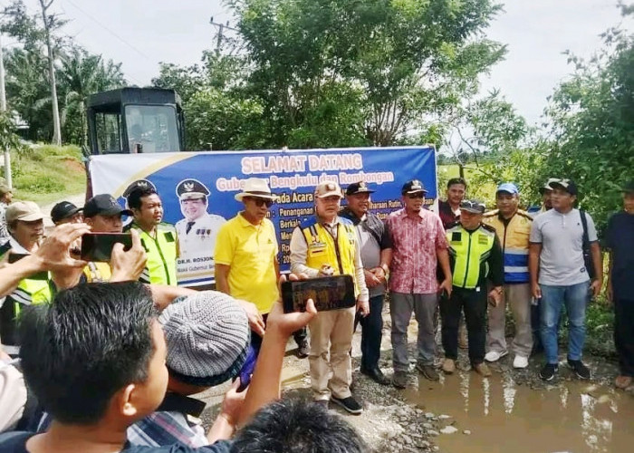  Idul Fitri Sudah Mulus,  Gubernur Rohidin Lakukan Titik Nol Pembangunan Jalan Senuling di Kaur 