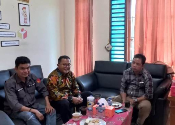 Disambut Ketua, Anggota Bawaslu Provinsi Bengkulu Lakukan Kunjungan ke Bawaslu Kaur