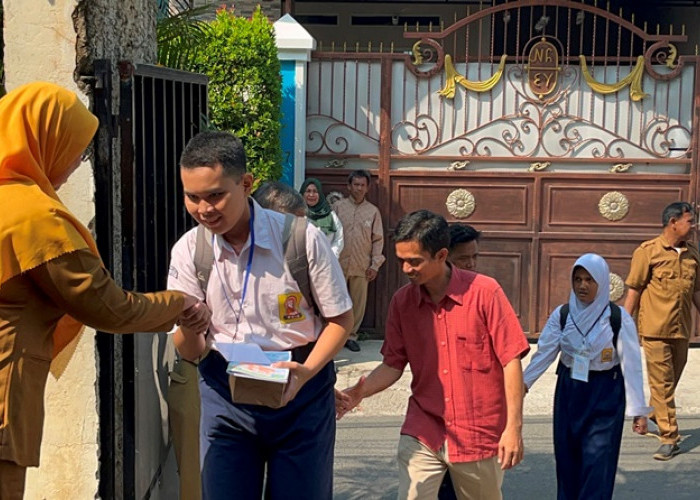 BKKBN Luncurkan Gerakan Ayah Mengantar Anak di Hari Pertama Sekolah