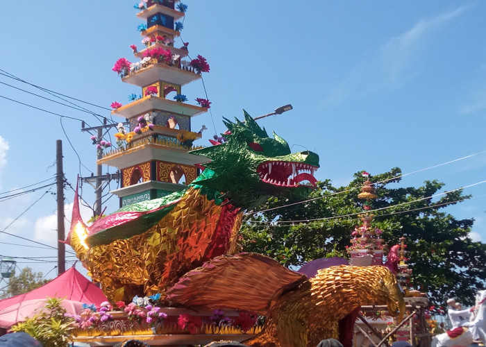 Reflika Naga dan Burung Emas di Stand Tabut Bengkulu Bikin Warga Terpukau