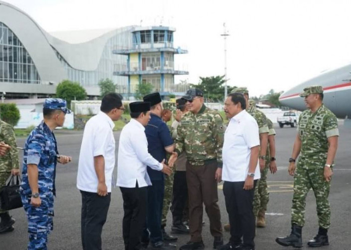Sambut Menteri Pertahanan RI di Bandara, Walikota Bengkulu Perkuat Sinergi Pertahanan Daerah