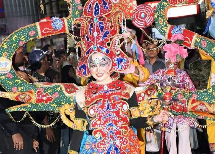 Aksi Nyentrik Pelajar Bengkulu Warnai Karnaval Batik Internasional 2026