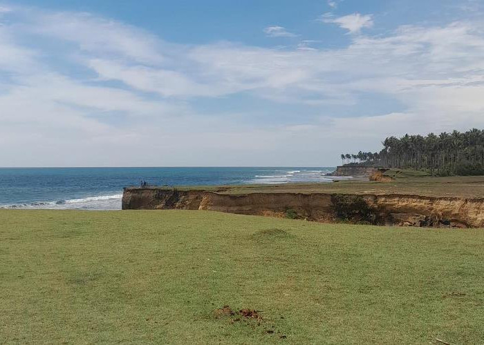 Pesona Pantai Nangai: Estetik tapi Terganjal Masalah Kebersihan
