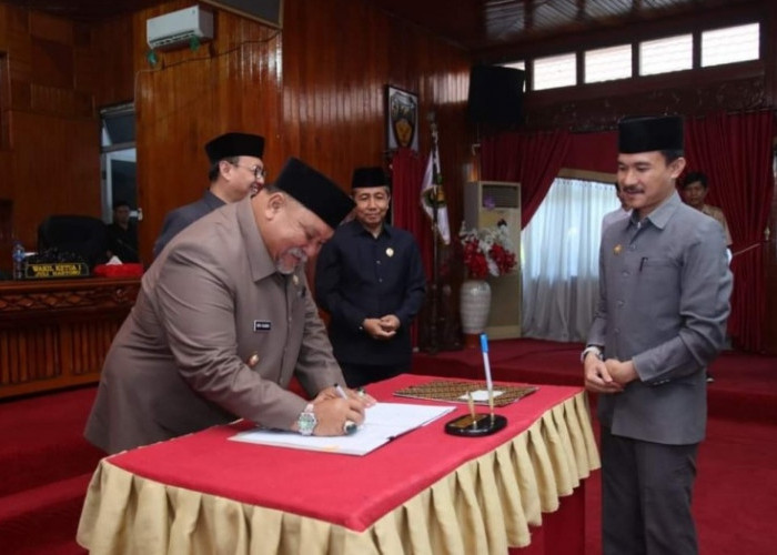 Wabup Rifai Tajuddin Hadiri  Rapat Paripurna Pengesahan Dua Peraturan Daerah di DPRD Bengkulu Selatan 
