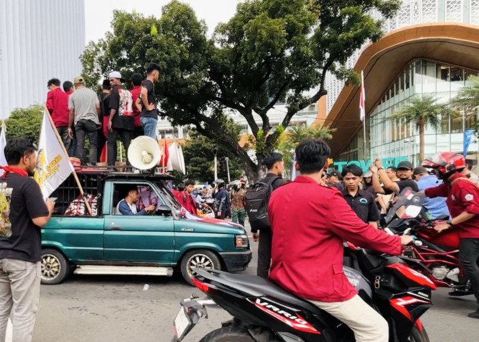 Mahasiswa  Tuntut Prabowo Hentikan Program Makan Bergizi Gratis 