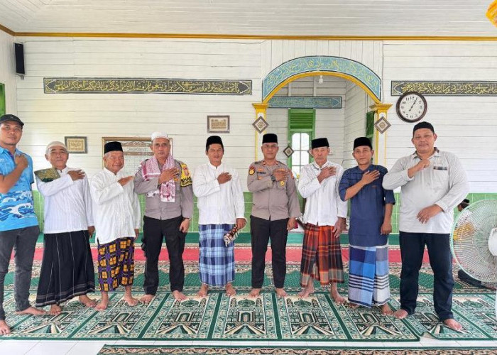 Polsek Enggano Safari Jumat di Masjid Jamik Nurul Falah Desa Malakoni