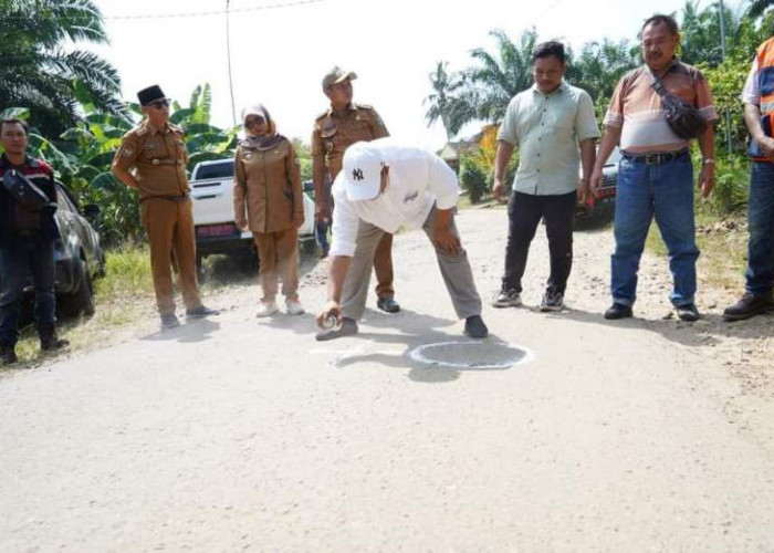 Bupati Seluma Beri Tanda Titik Nol  Jalan Mulus di Lima Lokasi