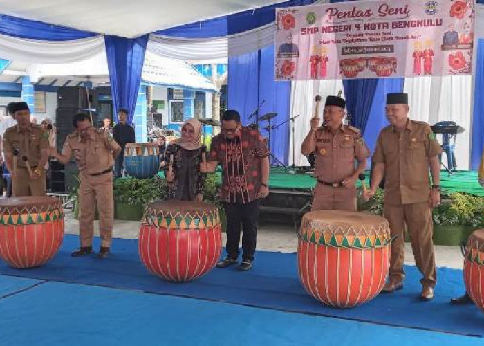 Penjabat Walikota Bengkulu  Resmikan Pentas Seni SMPN 4 Kota Bengkulu