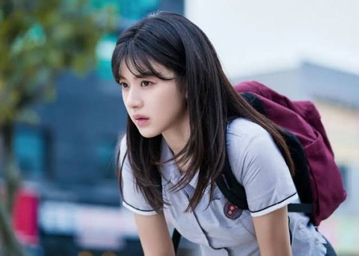 Go Yoon Jung Pertama Kali Muncul Sebagai Dokter Muda Dalam Film Drakor 