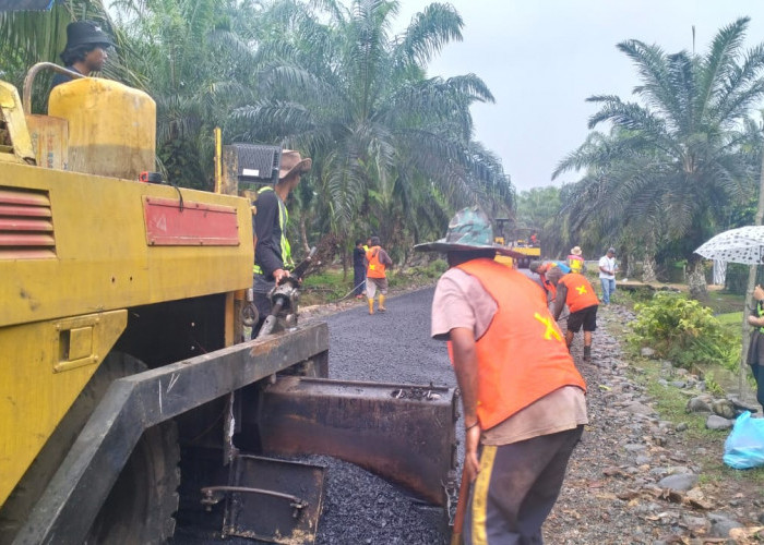 Kreatif, PUPR Mukomuko Manfaatkan DAK, DAU dan DBH Bangun 22 KM Jalan Hotmix 