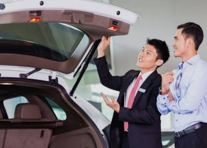 Dilema Pilih Mobil: Mending Bau Dealer atau Bau Tabungan?