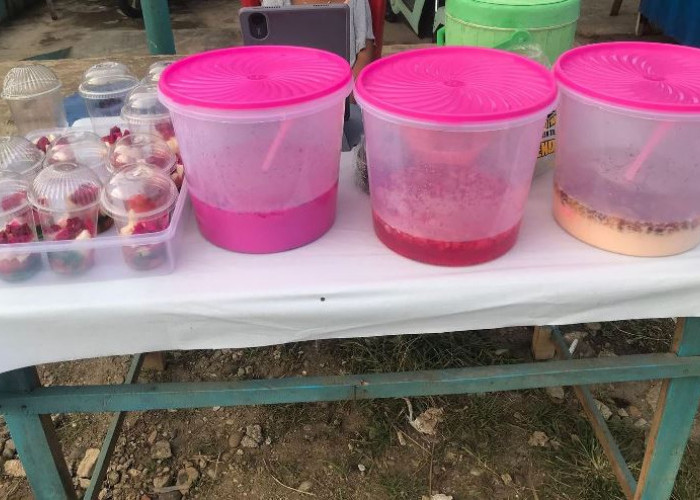 Favorit Warga Bengkulu Saat Ramadan, Segarnya Es Sop Buah Surabaya Permai